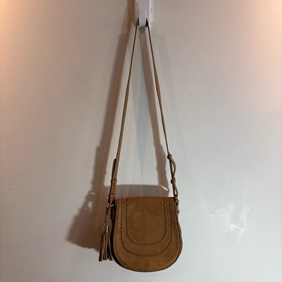 KENSIE Bohemian Boho Vegan Leather Saddle Style 2 Tassels Crossbody Bag Purse - Picture 2 of 12